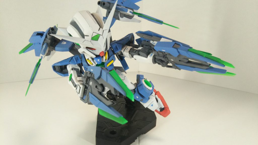 GNショートライフルソード
射程は短いものの速射性と連射性が高く刃が付いているので近接武器としても使用出来る
ビーム刃を展開することも可能