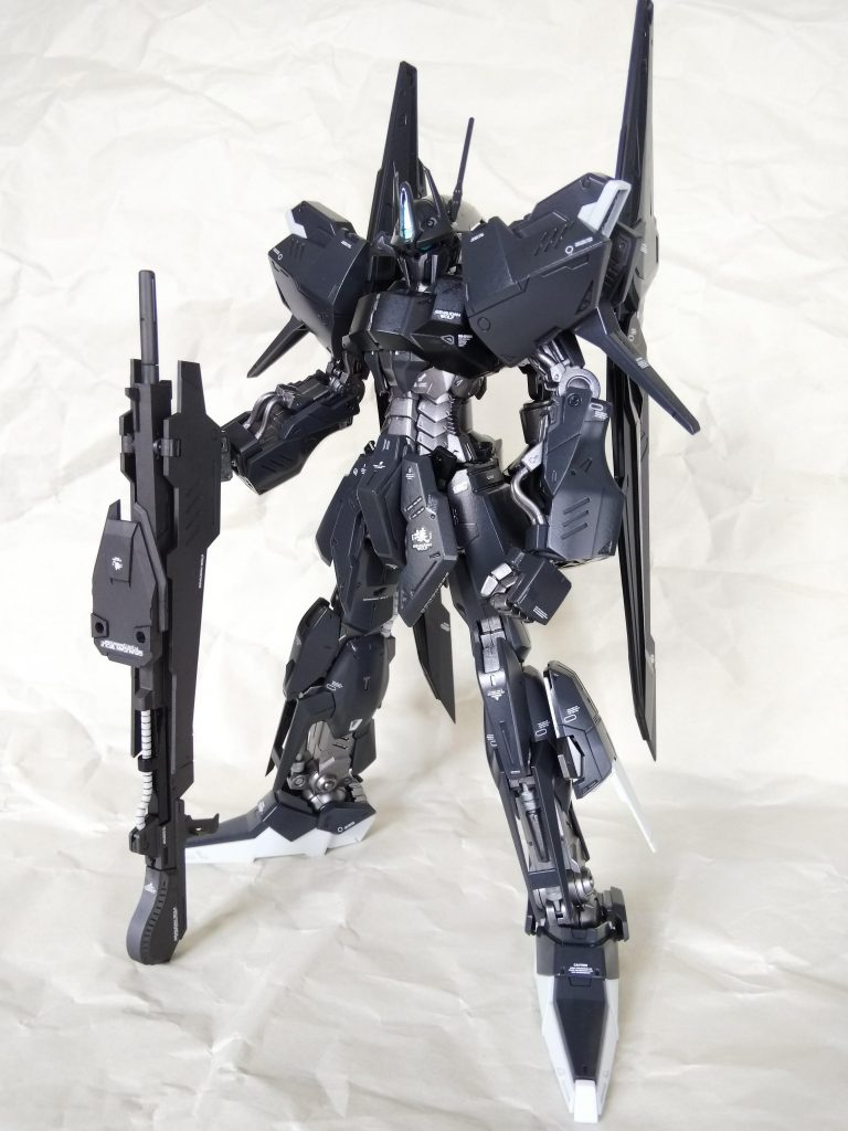 長い武器のこういう持たせ方好き