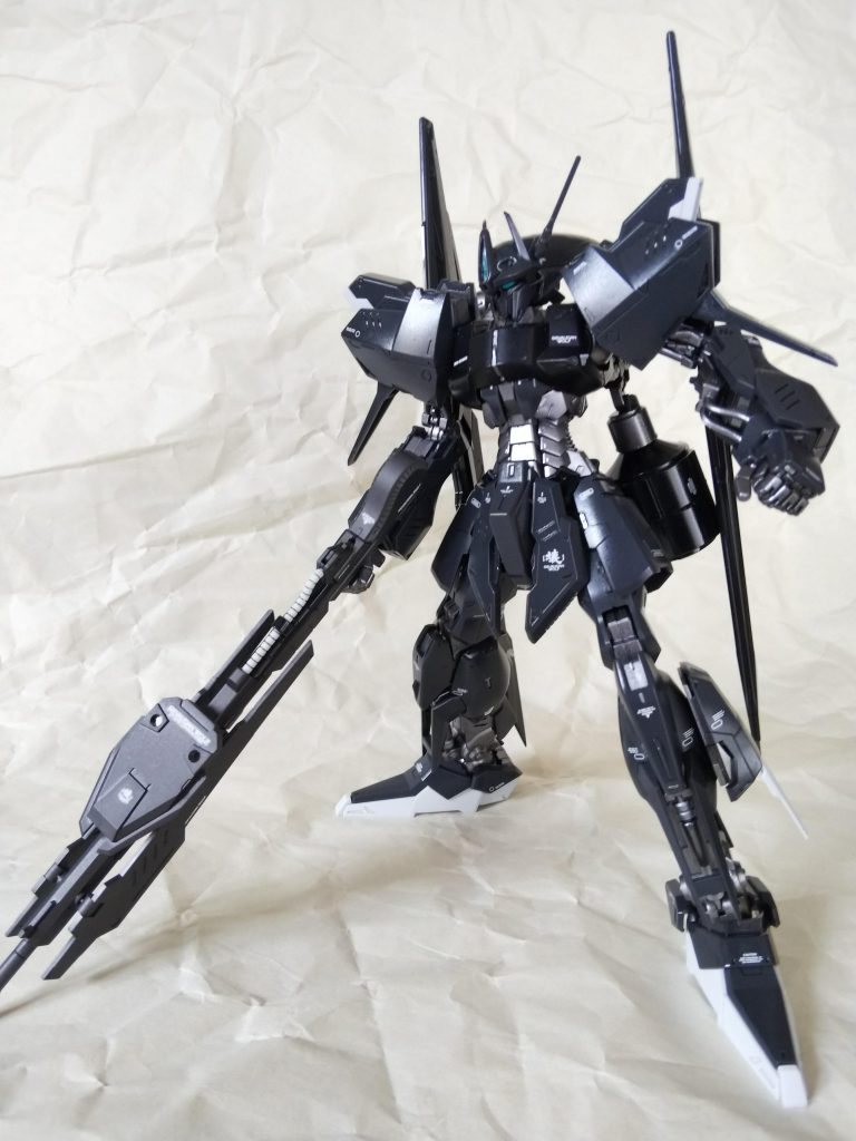 関節パーツはタミヤカラースプレーのライトガンメタル