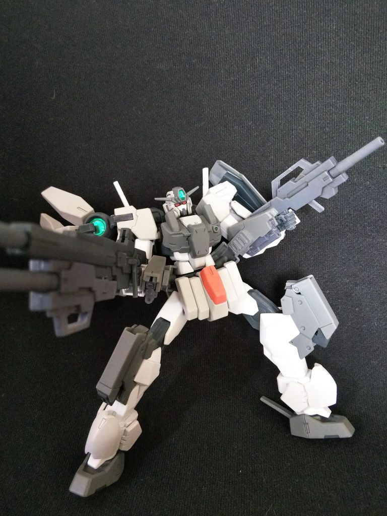 右手のライフルは2つくっつけてます