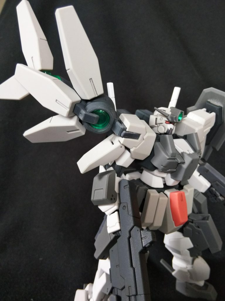 腰用の余剰パーツを腕につけてブチ穴開けて腕につけ、ちょっとアレックス意識しました。