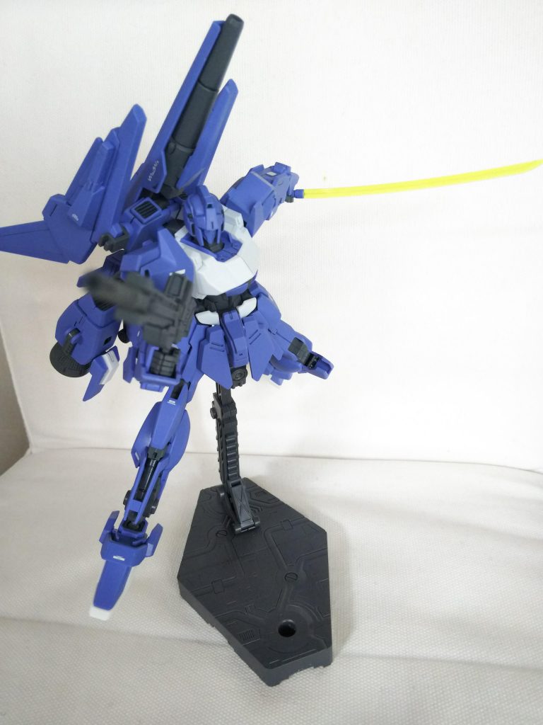 デカールは適当にあるものを選び控えめに貼りました。脚長いけど特に延長などはしてません。