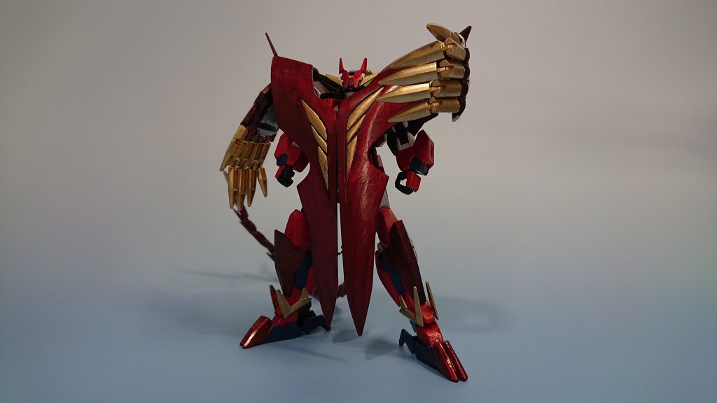 マントを閉じた状態