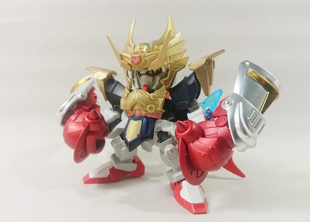 装着!
手首を差し替えでクリムゾンナックルモードへと移行します。
赤いグローブでボクサー感をゴリ押し!
シルエットそのものを大きく変えることを意識しつつ製作。