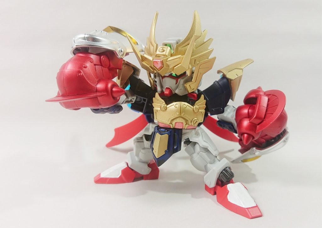 *「いくぞ、悪党どもッ!!」*
肩アーマーをナックルに見立てるのが個人的に好きです。
昔、プラモウォーズにデナンゾンの肩アーマーを使ってどえらいパンチを繰り出すボルトガンダム「白い魔王」というガンプラが出てたんですが、多分それの影響大ですね。