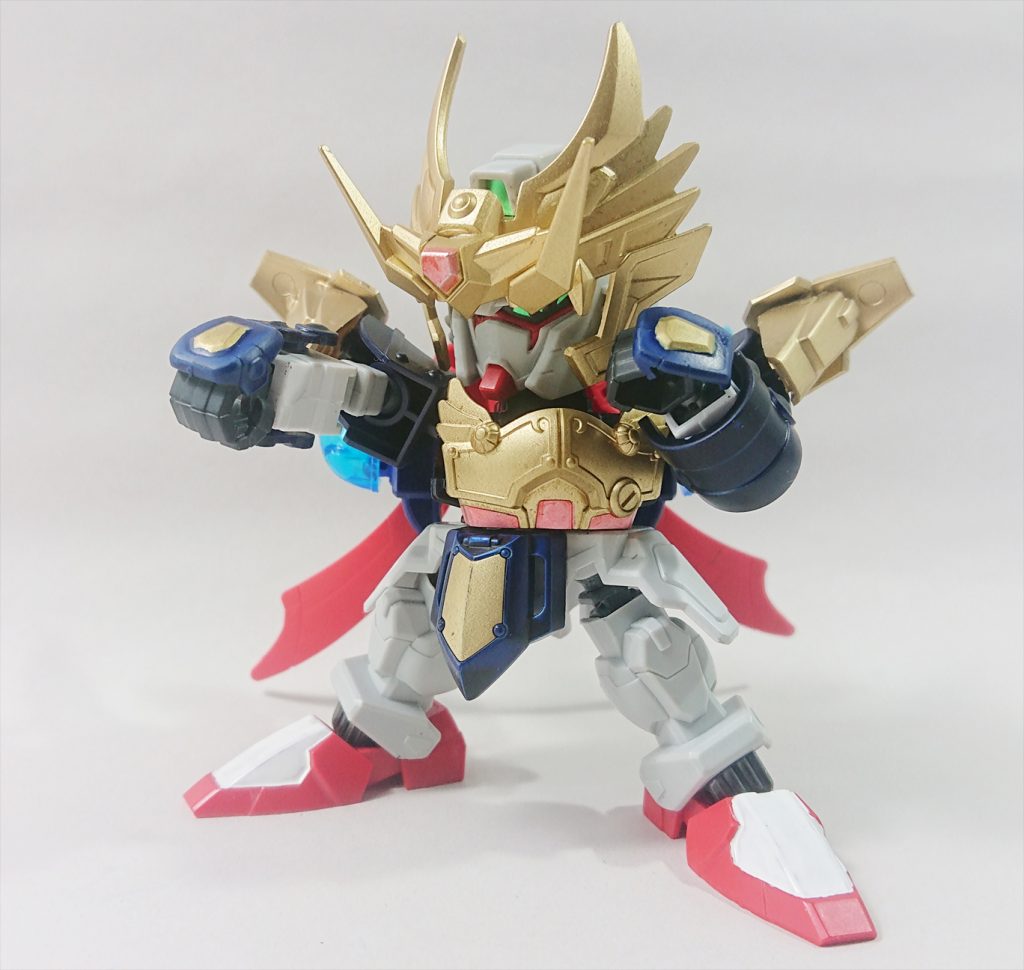 デスティニーのカラーリングやシルエットを意識しつつ、シモンのアンダーウェアのダークブルーをボディ周りに使用。
太史慈ドムの兜パーツをヘッドギアっぽく見立てたり、ボクサーっぽいややトップヘビーな感じを意識しています(一応)。
*っていうか一応騎士ワールドのキャラとして作ってるんですけど、装飾の大部分が太史慈ドムなどの三国伝由来。*