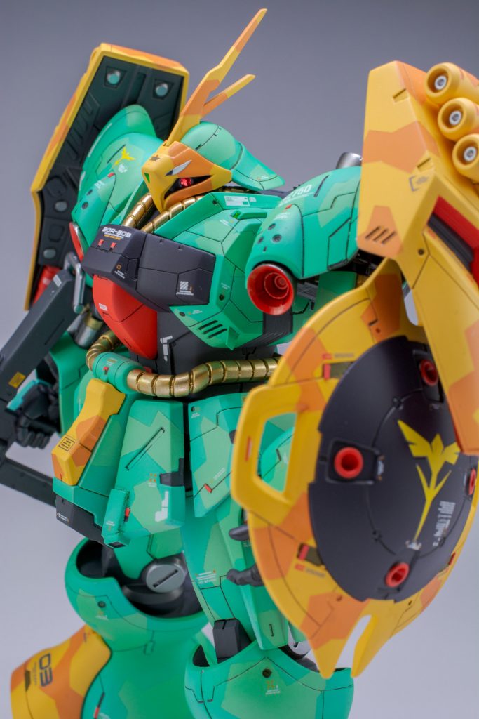 円形マスキングテープで細部を塗り分けました。