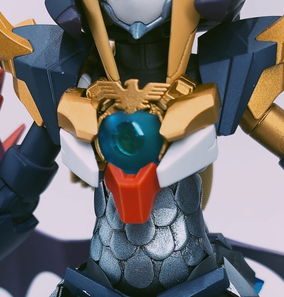 お腹周りはプラ板を切り出して、スケイルメイル風にしてみました。
アイスシルバーで塗装して、暗めのカラーリングに。