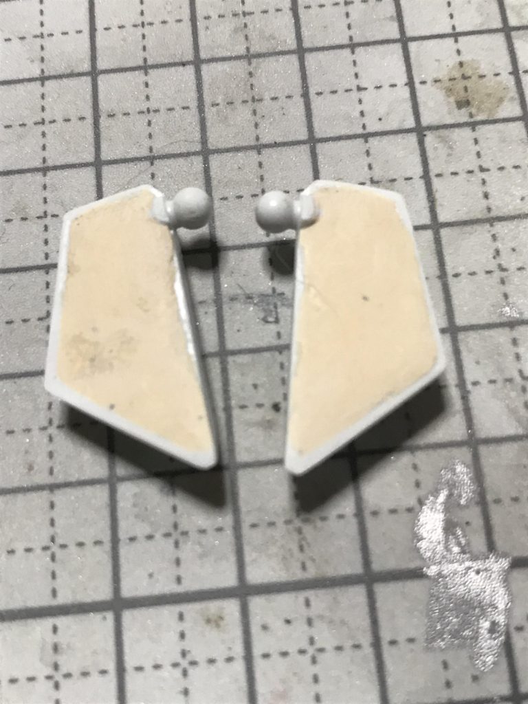 腰部の中部分に パテを
使用しました。