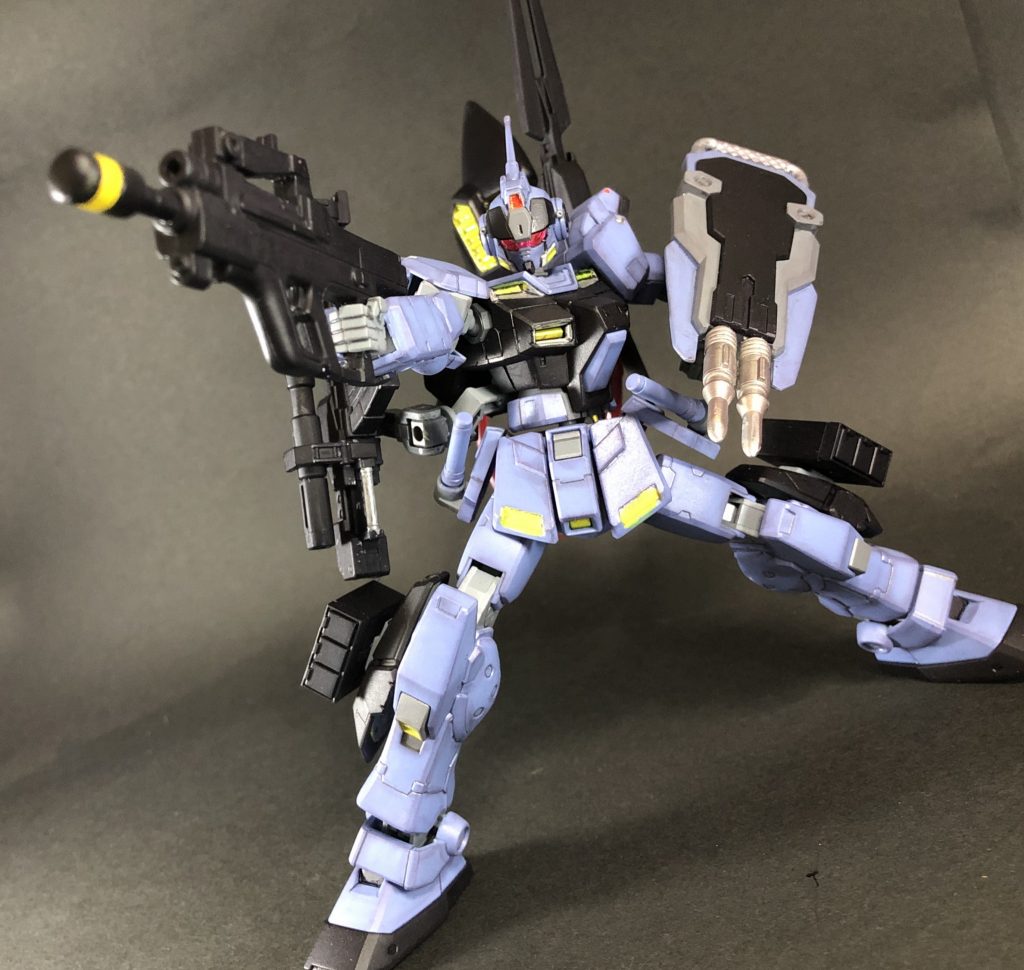 別キットのM90アサルトマシンガンを、グリップ部を削ることで装備可能に。
撃ちながら接近しミサイルでトドメといった一連の流れが、ペイルライダーにも合いそうだったので採用しました。