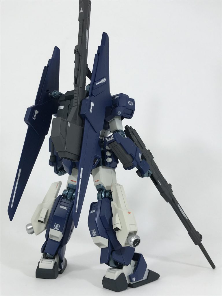 バックビュー
特徴的なテールバインダー。
百式のモノは小さく、バランスが
悪かったので、百万式のモノを
使用しました。
クレーバズーカは『おまけ』です。