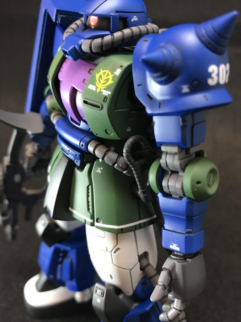 オリジン 06R オルテガ機をベースに色を変更のみで完成としました。初めて見た時はエキセントリックな配色だと思っていましたが、今では慣れてお気に入りです。