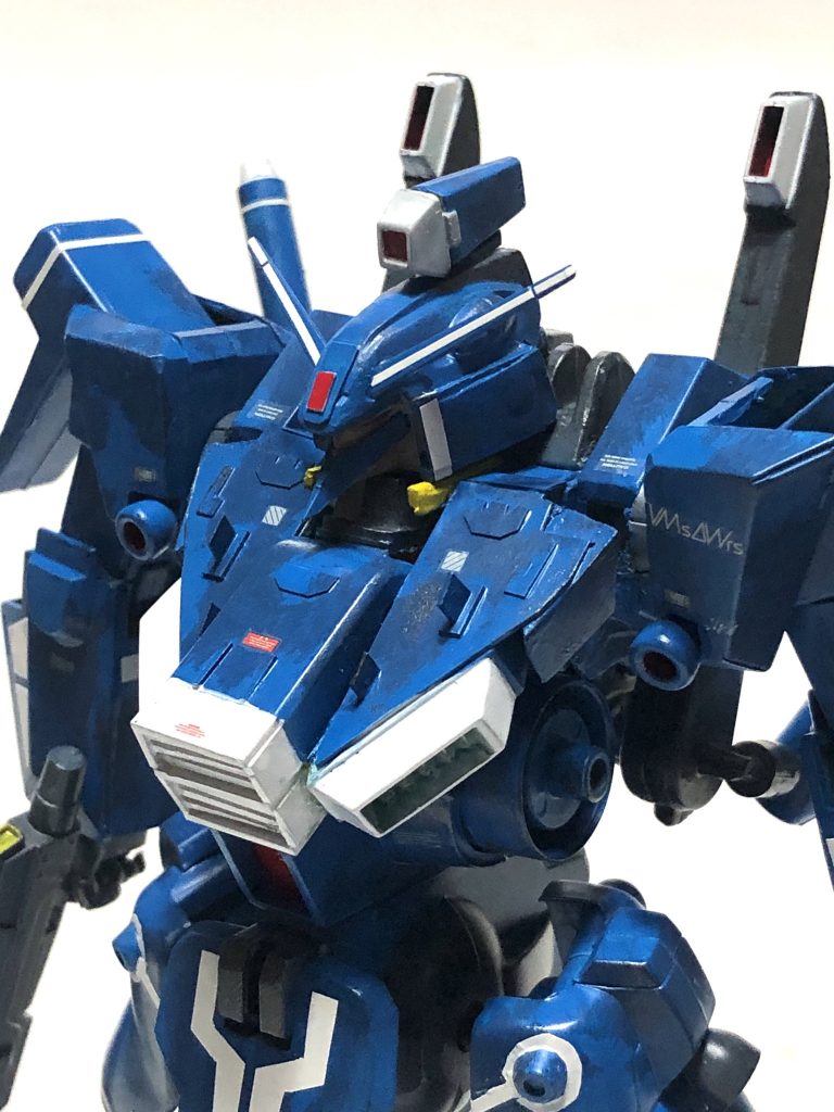 up

胸部周辺にスタビライザー的なのを着けてディテールup。

胸のボックスは1/100ガンダムの腕。腰の丸いユニットはミニ四駆のホイールって事は内緒だ!!