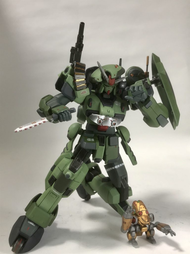 コンバットブレード 軽い身のこなしで近接戦も難無くこなす。