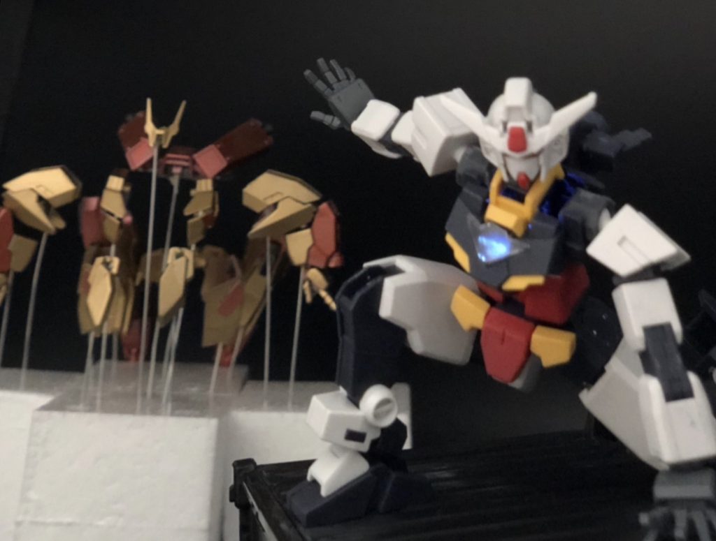 今回はクリスマスという事で、アースリィを映画「アイアンマン3」のマーク42風にカラーと多少の装甲追加をしました( ´ ꒳ ` )ノ
そして初のライトを着けました!!
写真はマンダリンとの最終戦で到着したトニーと42風に撮りました。
この後の手摺の事故はお気に入りのシーンですね(*´艸`)