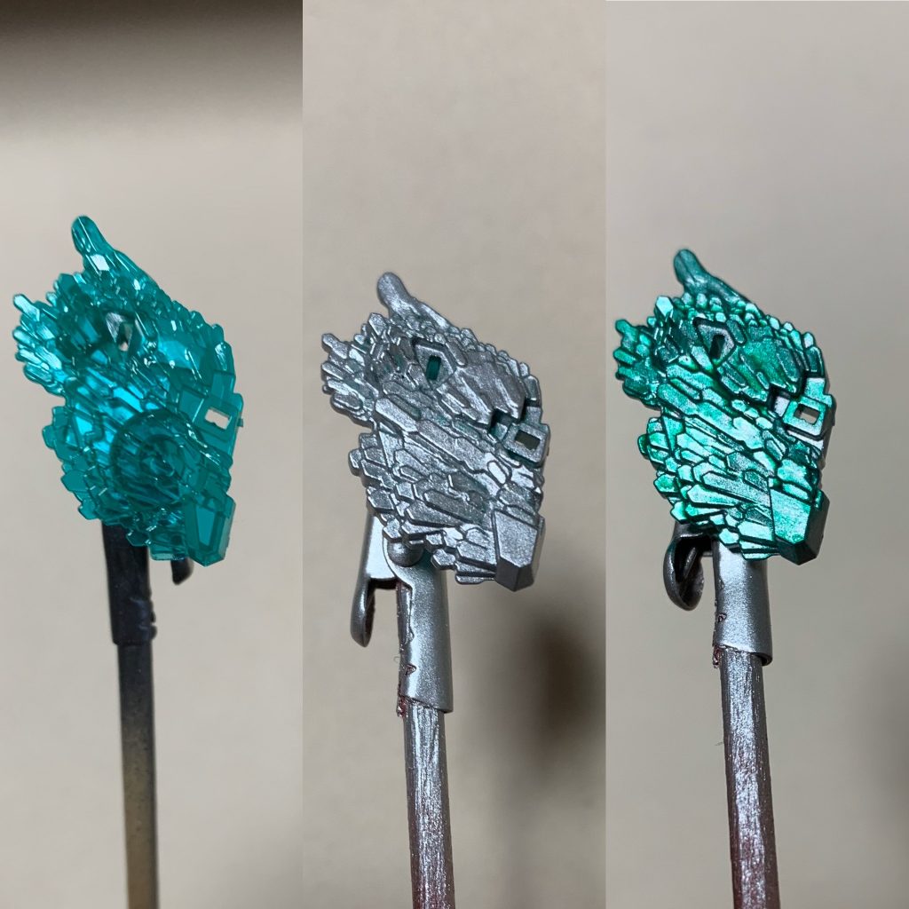 無塗装→タミヤスプレーマイカシルバー→ シタデルのWaystone Green
で重ねて塗っています