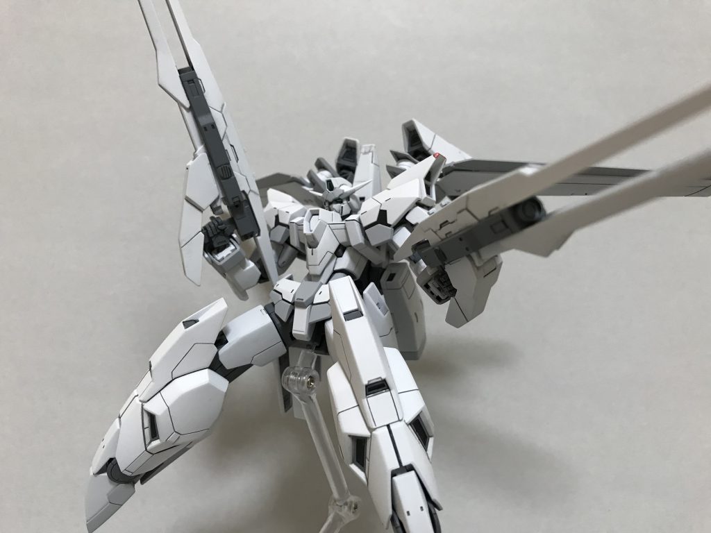 太もも、膝、ふくらはぎにも筋彫りをしています