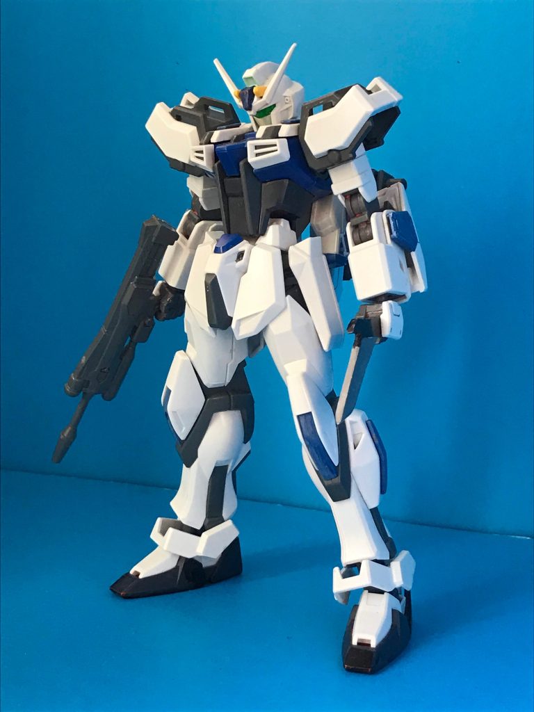 顔はGNアーチャーのクリアパーツに薄いプラ板を貼っつけた。Ez-ARMSの腕部装甲を追加し、それ以外は単品のユニバースブースターを使っている。