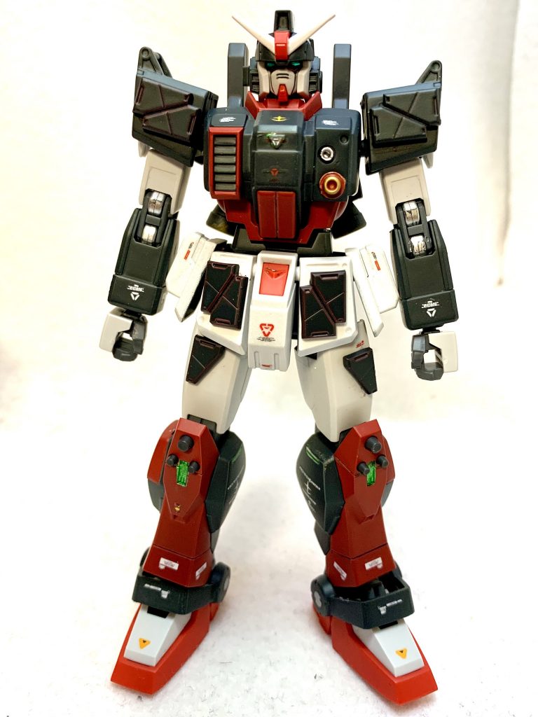 強襲型という設定なので前面に追加装甲を施し、足回りをアブミ曹長用に調整している。