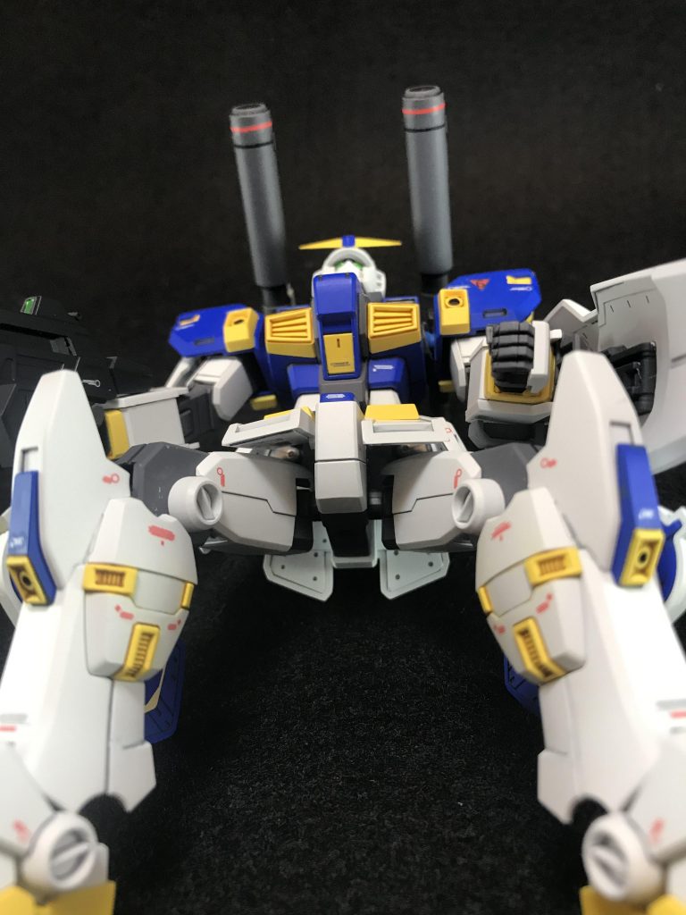 工作は合わせ目消しは比較的に少なかったです。バンダイエッジ？余計な面取りを削ってシャープにしてみましたが、あまりわかりにくいです。