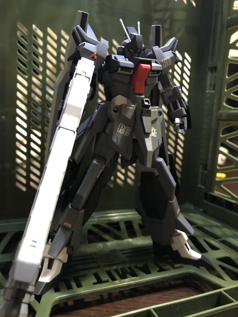 ライトニングガンダムをベースにいろいろ付け足して作成したライトニング.リガズィ3号機バックパックにプロトフィンファンネル、脚部にシールドファンネル、腰背面にガンダム7号機のスタビライザーを追加しました。武装はシナンジュスタインから。