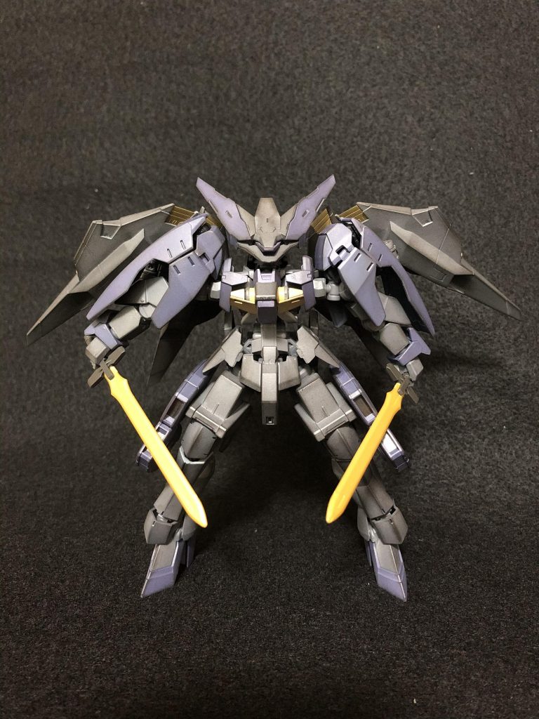 前面。グレイズの顔パーツにエクステンドアームズのパーツがピッタリハマりました。接着していませんが、今のところポロリもありません。