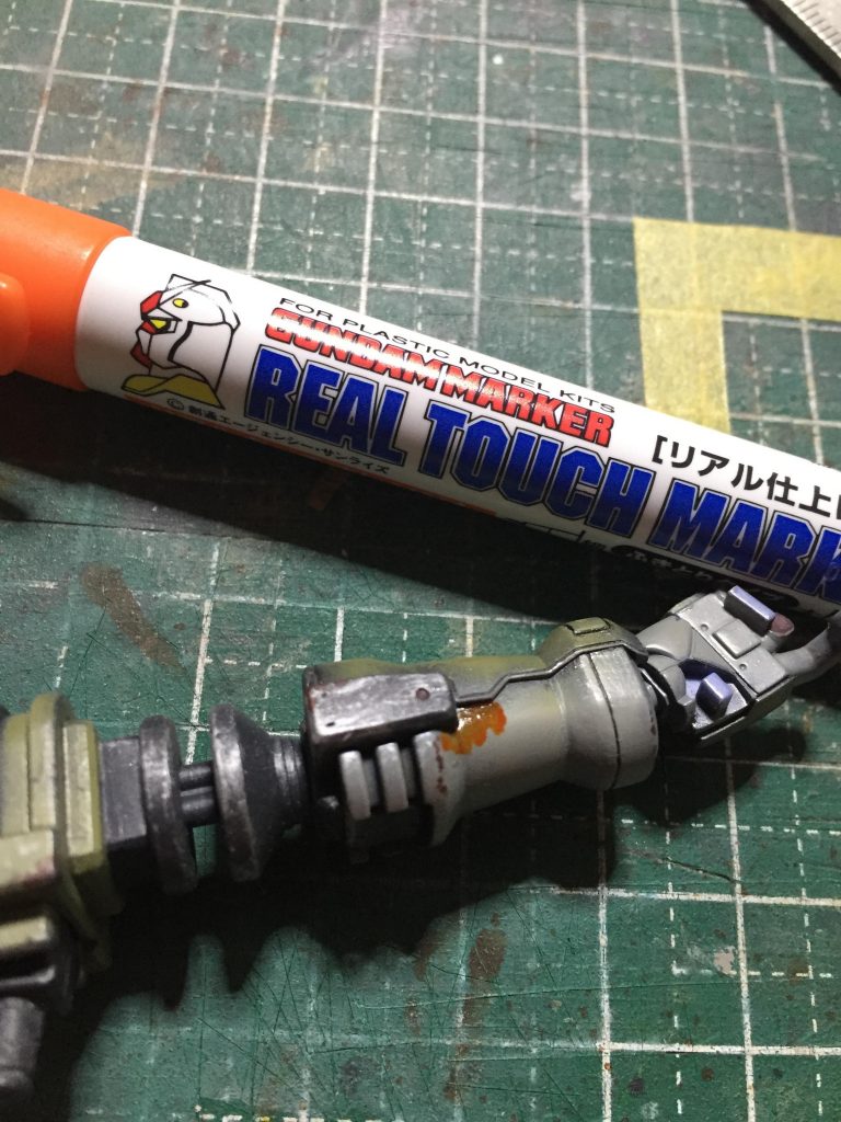 リアルタッチマーカーで錆の表現をしてみたり。