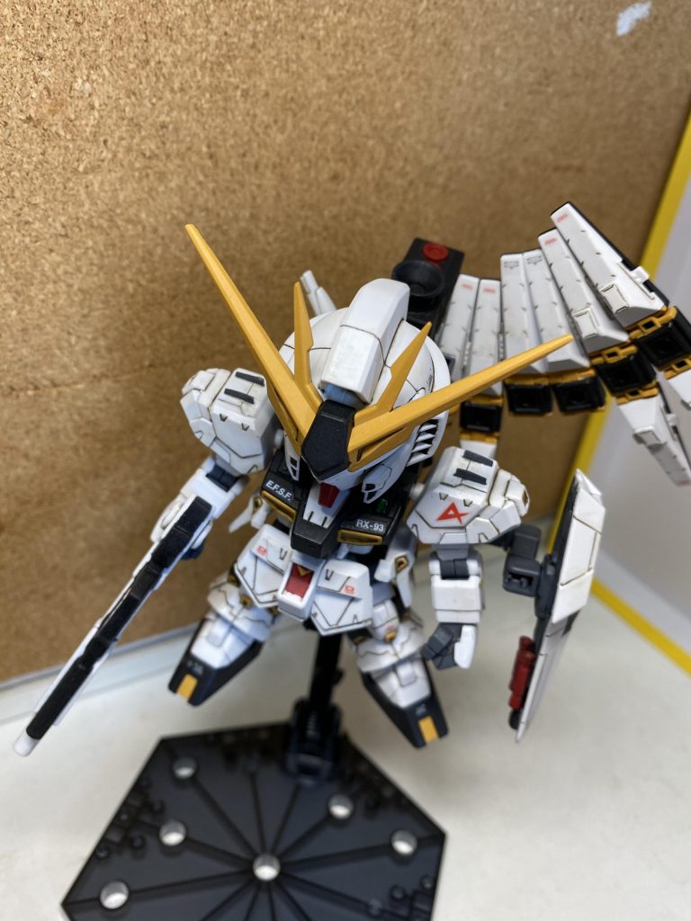 肩とシールド裏にディテールを追加。