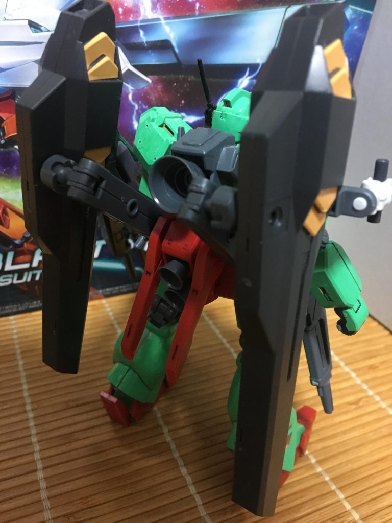 バックのキャノンについては、アメジングウエポンバインダー、
ガンプラバトルアームアームズを使用し、ジェガンブラストマスター部分のところにつけました。