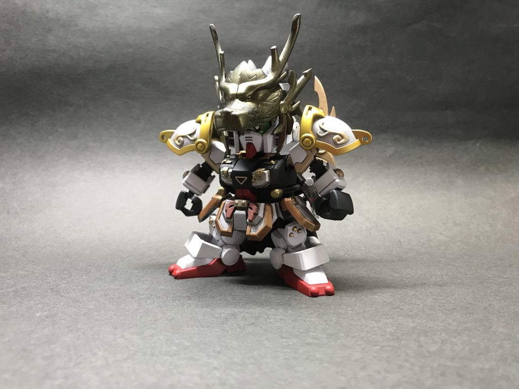 前から。
剣は腰に装着できるようにしております。