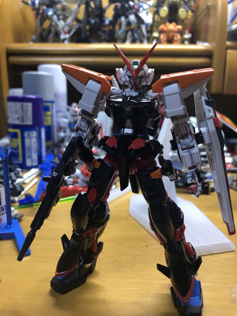 改造開始！頬の部分にブルーフレームセカンドLの頬を接着。とりあえずアンテナ辺りを赤にしました。