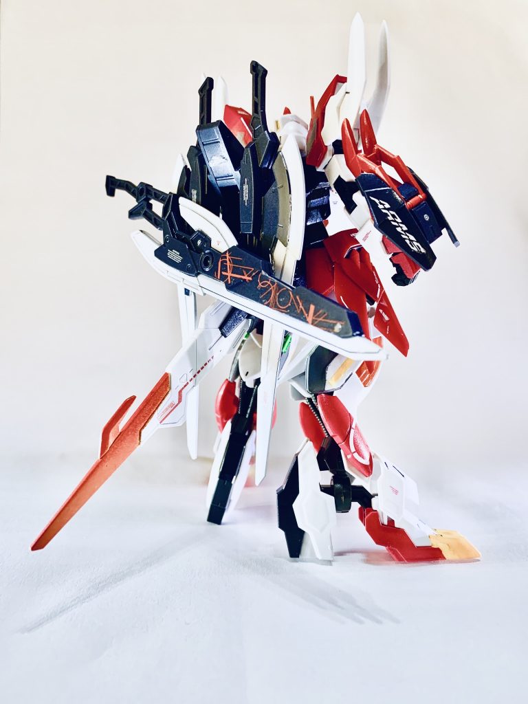 後ろ姿にも拘り、ルプスレクスの尻尾をつけてみました。
勿論可動します。