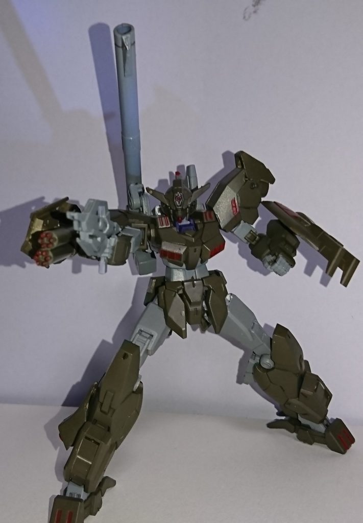 ガトリングは5mm?6mm?プラ棒+コトブキヤガトリング先端+MSVスナカスの前腕の半分+プラ板+ヴィートルー付属シールド