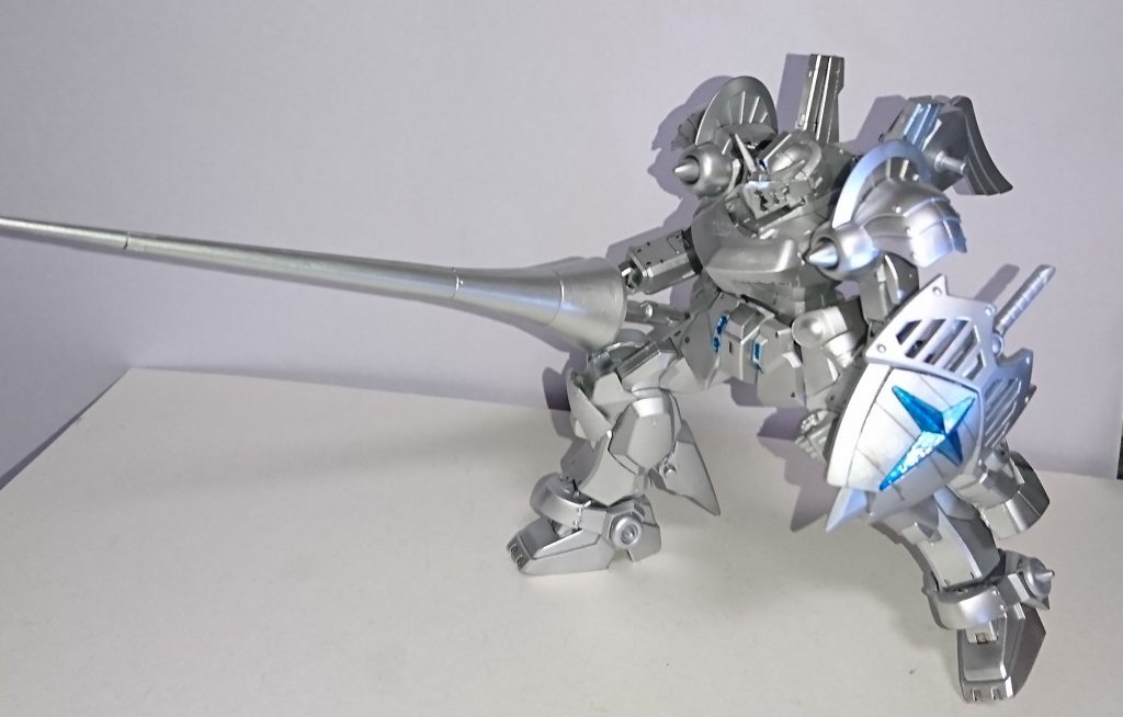 当初はゼルトザームのランスとかゼルトザームをベースにと考えてましたが
最終的に脹脛の装甲とバーニアしか使いませんでした・・・
ランスはガズＬ/Ｒのもの