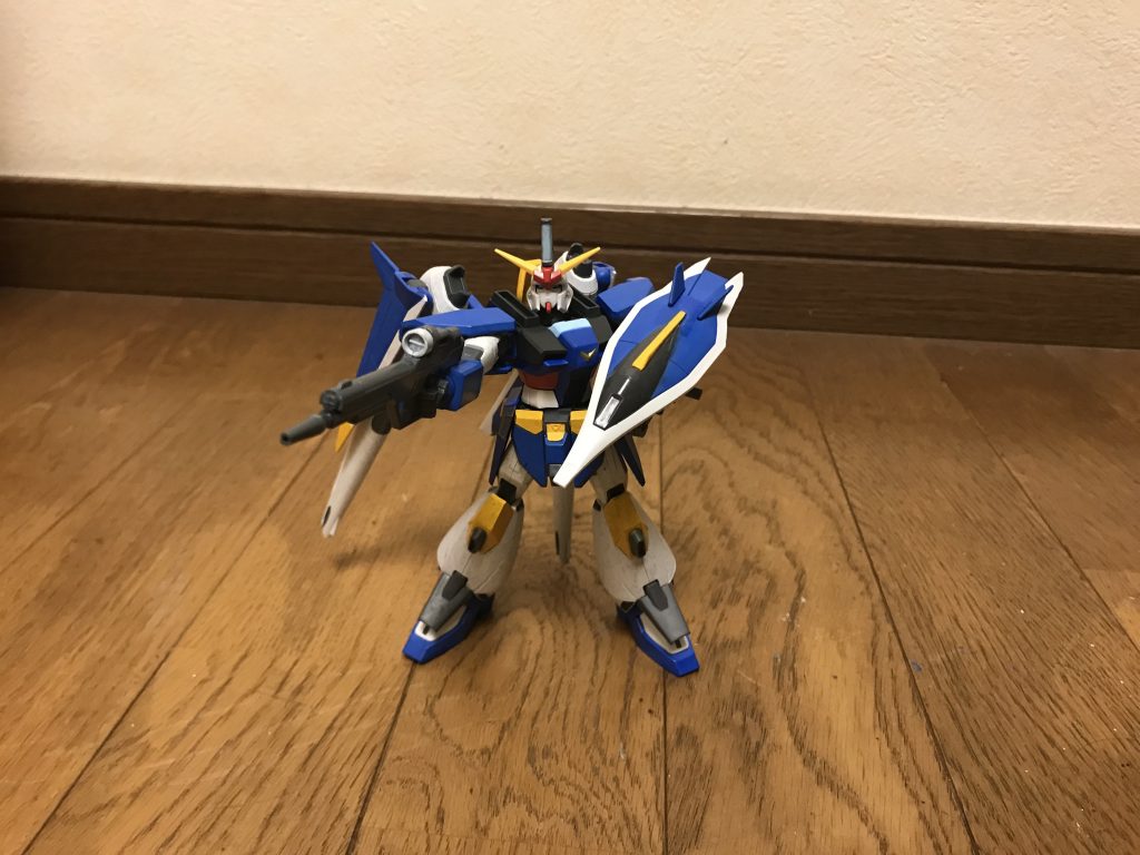 今回は、「ダンボール戦機」のLBXオーディーンのカラーリングに加えて、設定のモチーフに「仮面ライダービルド ジーニアスフォーム」を選びました。ちなみにジーニアスフォームには、「人体や地球に悪影響を及ぼす力を中和する」という人の命を救うヒーローに相応しい特殊能力を持っていたので、それを上手く取り入れてみました。