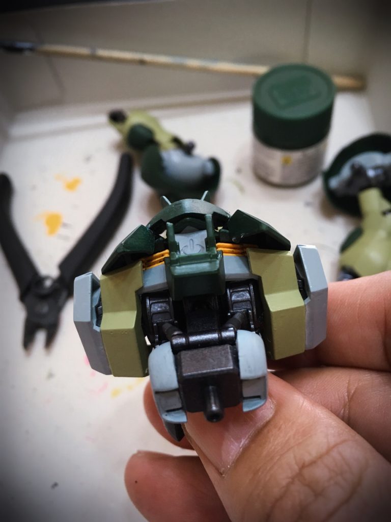 肩のフレーム延長は　レギンレイズです。腹部延長にクランシェの足関節とグリモア の丸っこいパーツを。