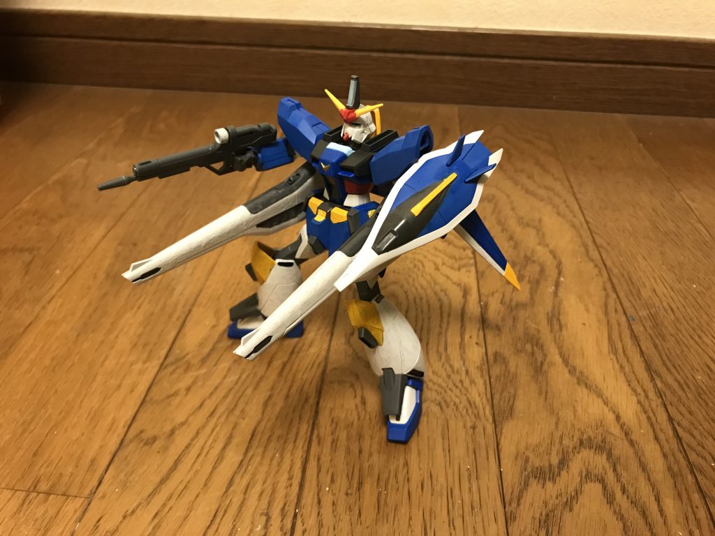 武装リタイエイター、高エネルギービームライフル、対ビームシールドは、本機の内部に粒子化して収納する事もでき、必要に応じて手元に召喚できる。本家のセイバーガンダムとは性能面に変化は無いが、最大の違いとして、両肩に装備された2本のビームサーベルは、同系統のビーム兵装「リタイエイター」に変わっている。リタイエイター本機の新規武装であり、柄尻が連結された薙刀状のビームサーベル。詳しくは後述。高エネルギービームライフル本機専用のビームライフル。詳しくは後述。空力防盾MS形態では左腕に装着される対ビームシールド。詳しくは後述。機関砲両側頭部に2門、MA時の機首に2門を、それぞれ内蔵されている。アムフォルタス背部左右に装備された大出力ビーム砲。スーパーフォルティスアムファルタス砲身パーツに併設されているビーム砲。