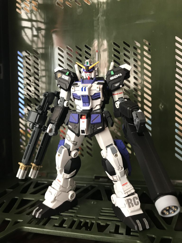 頭はBD3号機、武装はユニコのガトリング、レオパルドダヴィンチのガトリング💦