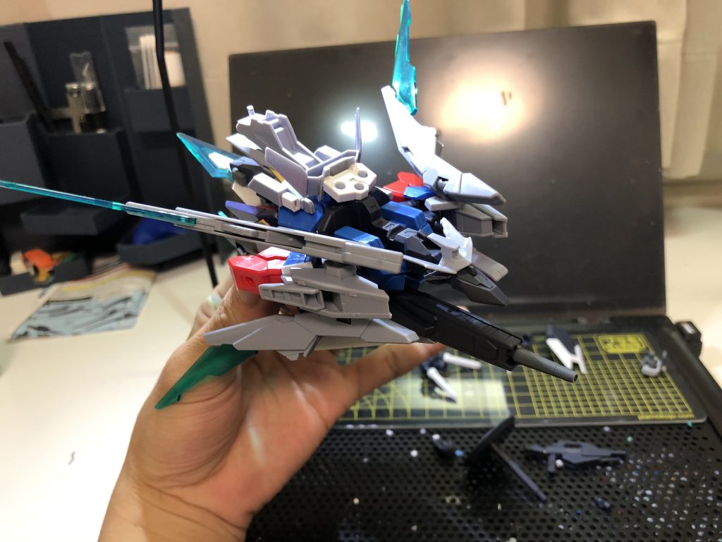 手を加えてるのはアーマーのみなので、無改造のコアガンダム、アーマーフレームに装着できます。