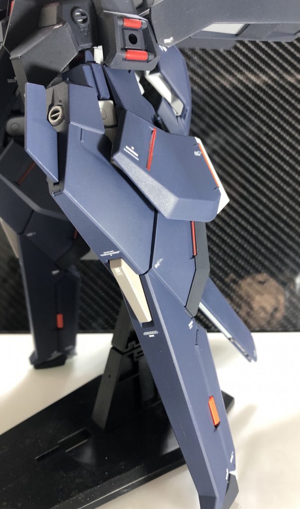 変形は塗装剥がれが怖くて出来ません。