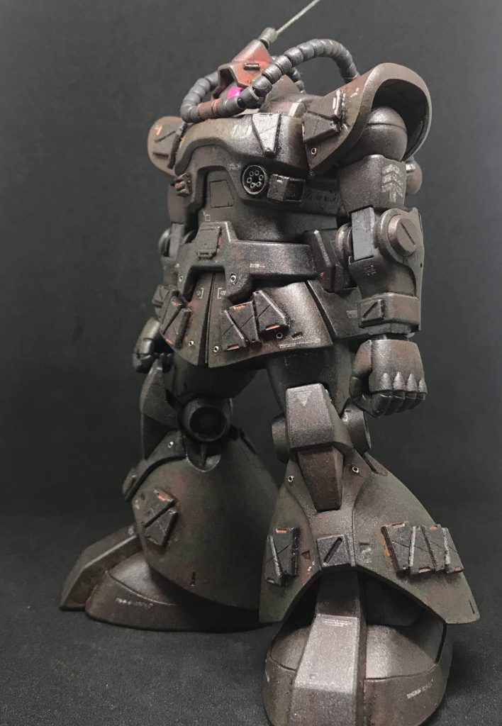 頭部動力パイプはアルミ線を芯にスプリング、ビルダーズパーツのMSパイプを使用。
モノアイはLED電飾化。
頭部アンテナは100均の縫針を使用。