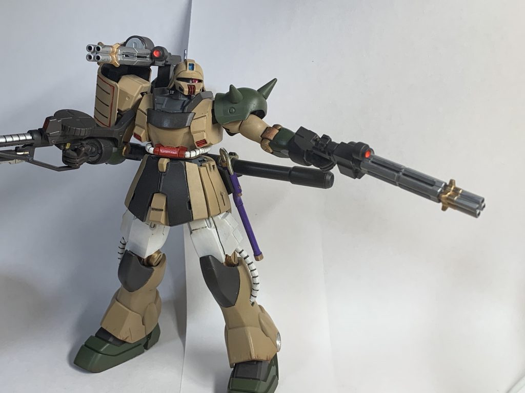 換装！ギラ・ハーフキャノン！
専用ガトリング砲をランドセルのキャノン砲と換装することで、ハーフキャノン風に。
手持ちのガトリング砲と合わせてトリガーハッピーごっこだ。