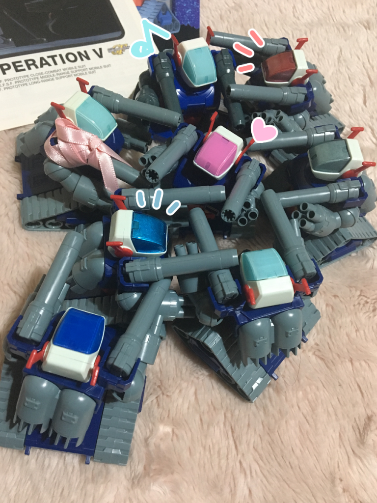 全員特徴が違うのでおっぱにくんは誰が誰だか分かるんだ。
この子はガンタンクちゃん、可愛い。
この子はガンタンクちゃん、cute.
この子はガンタンクちゃん、Lindo.
この子はガンタンクちゃん、pretty.
この子はガンタンクちゃん、carino.
この子はガンタンクちゃん、leuke.
この子はガンタンクちゃん、ピリカ。
この子はガンタンクちゃん、lovely.