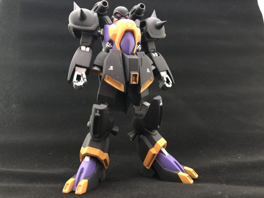 アオリで。
この画像だと膝、肘辺りのGフレームがよくわかります。