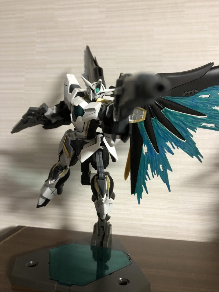 武装3
GNバスターライフル×2
ジャンクのリボガンとベースキットのアイズガンダムから1丁ずつ拝借しました。
主に遠距離はエナジーウィングで牽制しつつバスターライフルを撃つ戦い方になると思います。