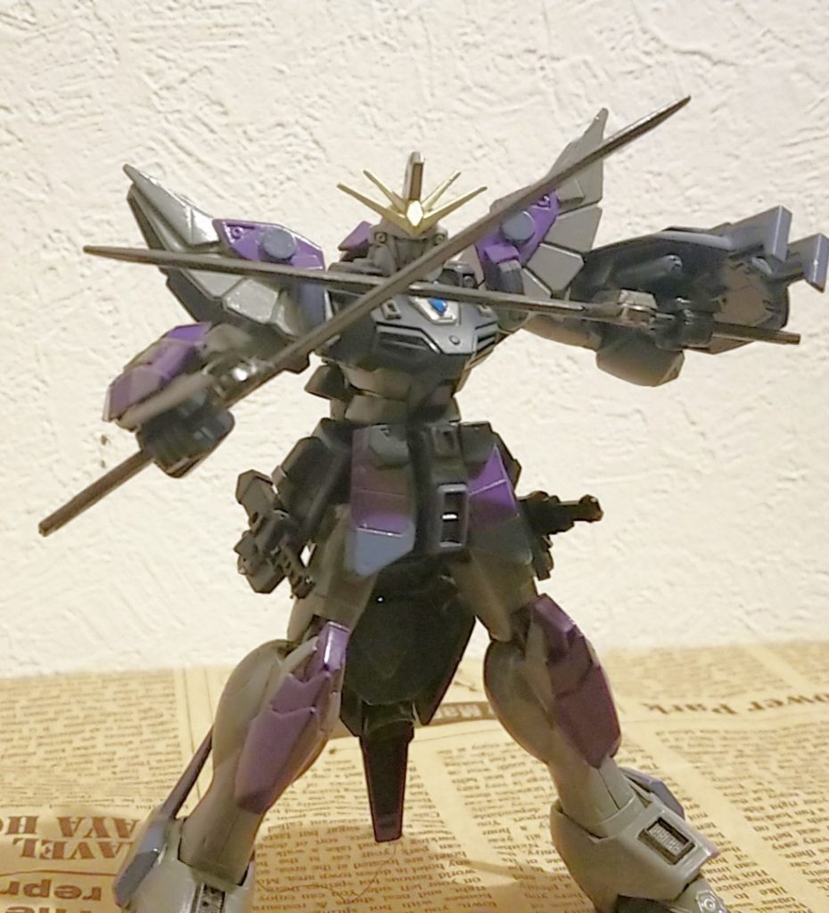 焼却鉄刀
ヒートショーテルと同じ原理だが、こちらは威力を落とす代わりに扱いやすさを向上させた
鍔の部分には放熱フィンが設置されている