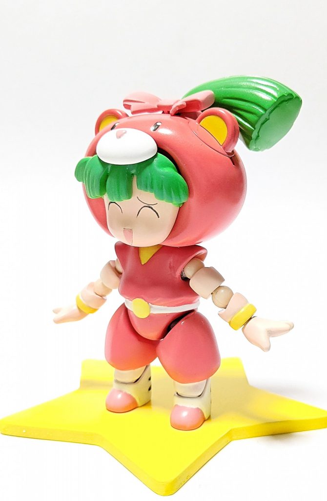 頭のポニーテールはボールジョイントを仕込んで動かせます。台座の星はホームセンターに売ってた木材パーツにサフ、塗装したものです。