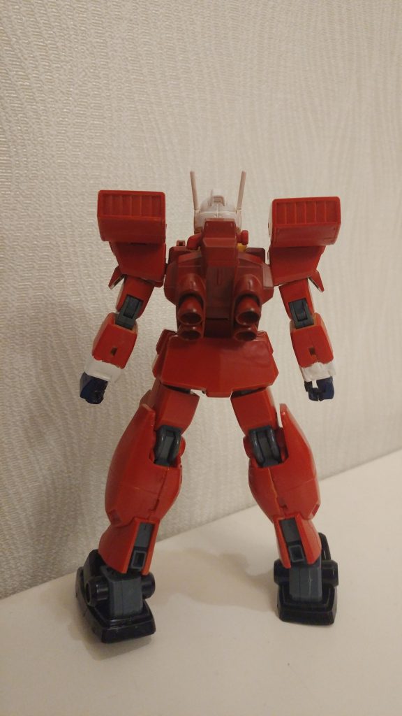 バックパックは赤で塗装し一部ビームマスターのパーツを使用