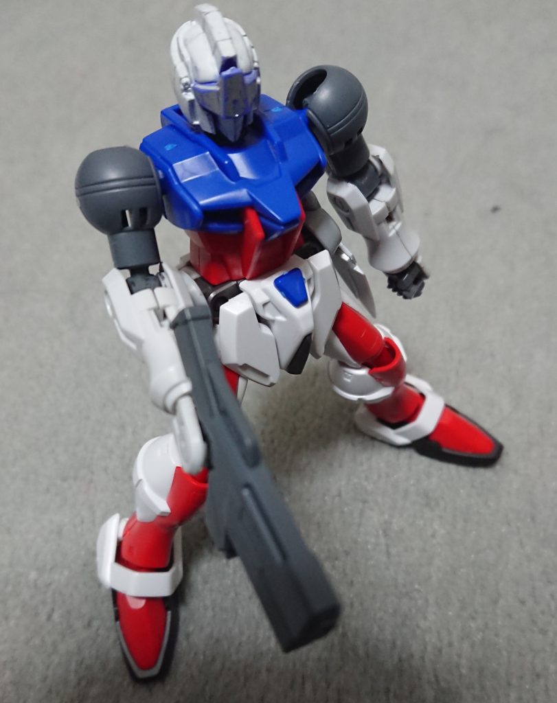 Ft-03 Ftシュナイフ
Ftエレクトロニクスのコンセプトモデル。ハンドガンとハンドナイフを装備する質素な機体だが、頭部はモニター型ではなく、デュアルアイを採用している。