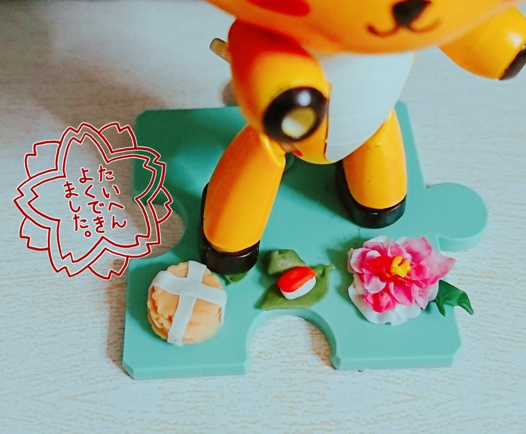 足元には奈良県らしい鹿せんべい、柿の葉寿司、牡丹を…
これらは樹脂粘土で制作しました!